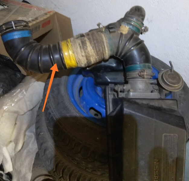 Патрубок повітроводу Nissan Primera P10  1993 2.0 Дизель 