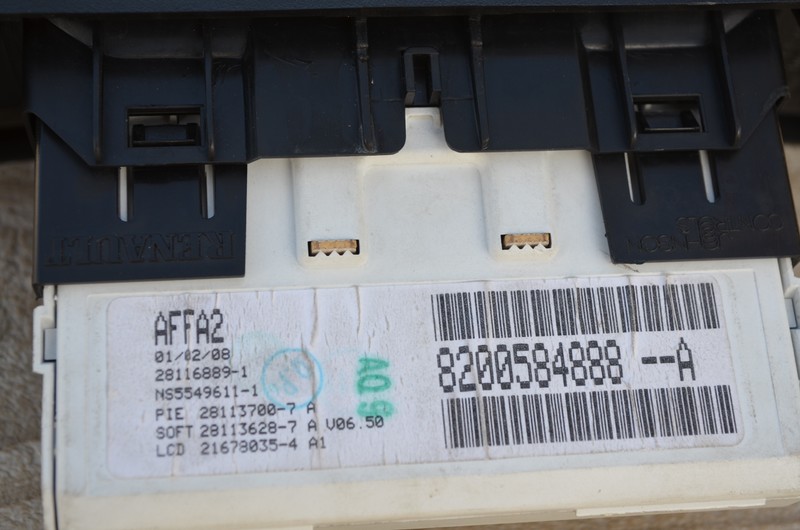 Дисплей бортового компьютера 8200584888-A   Renault Trafic