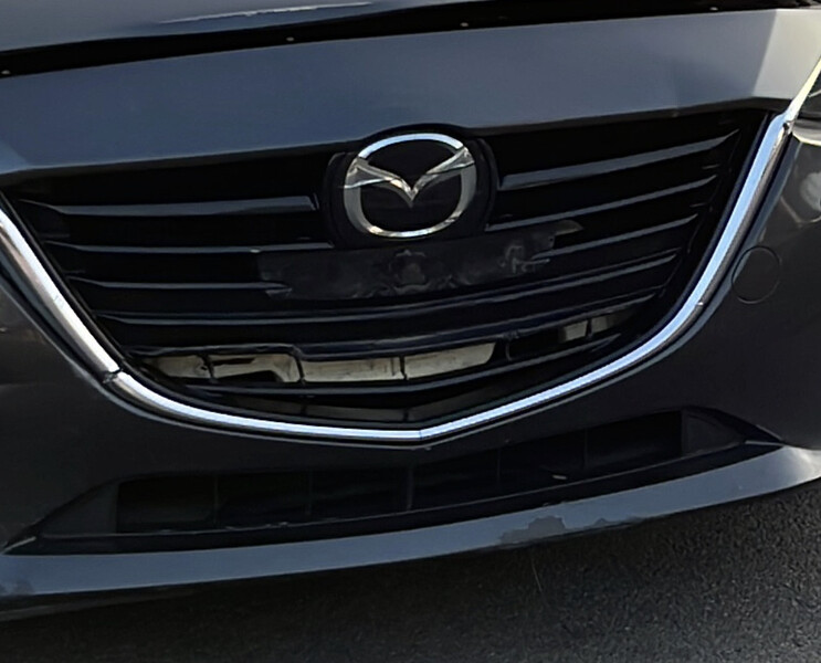 Решітка радіатора зі значком дістроніком під склом Mazda 3 BM 2014 р.  2.5 л бензин Дніпро