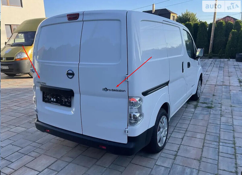 Эмблема задняя zeroemission Nissan NV200  2015 2.0 Электро Днепр