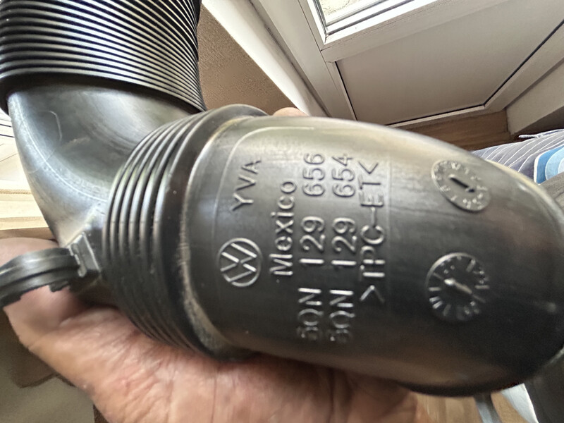 Патрубок воздушного фильтра 5QN129654   Volkswagen Tiguan