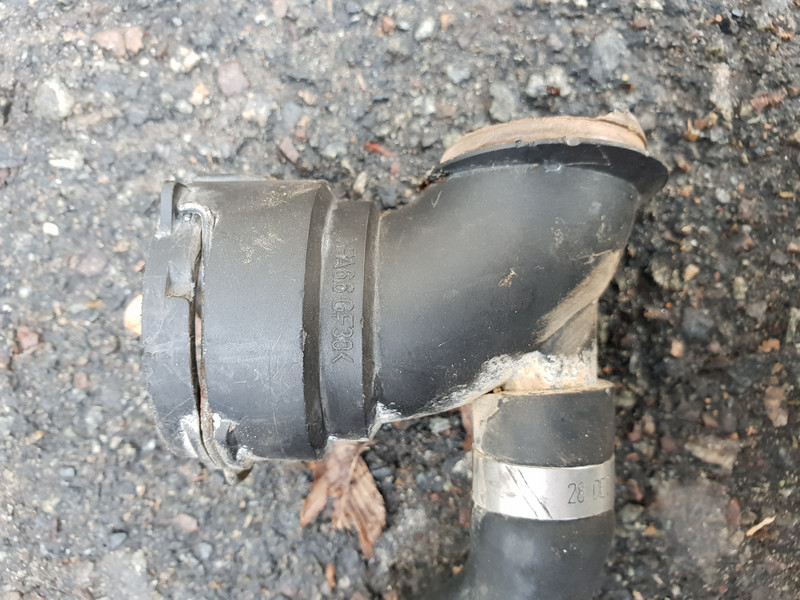 Нижній патрубок радіатора A2205011182   Mercedes C-Class, Mercedes S-Class