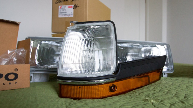 Габарит левый передний 212-1548L-UE   Toyota Corona