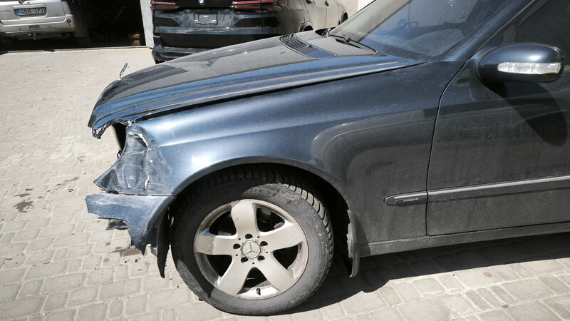 Крыло переднее Mercedes E-Class 2002 г.  3.0 л бензин