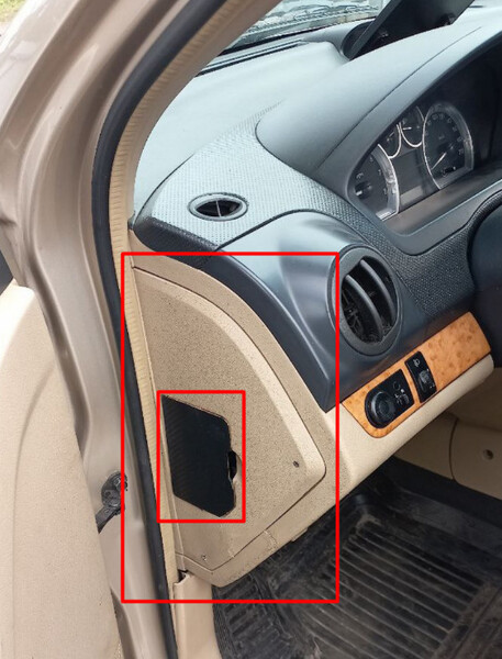 Крышка блока предохранителей на торпеду Chevrolet Aveo  2008 1.6 Бензин 