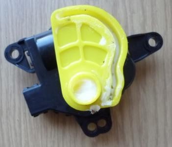 Моторчик управления заслонкой печки Hyundai ix35  2011 2.0 Дизель 