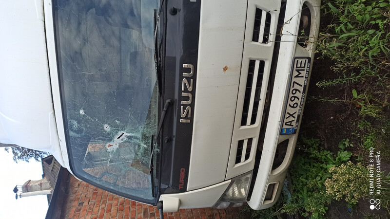 Стекла все Isuzu NQR  2008 1.8 Киев