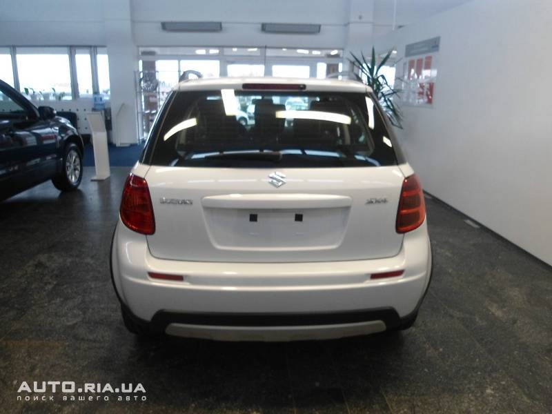 Бампер задній Suzuki SX4  2013 2.0 Бензин 