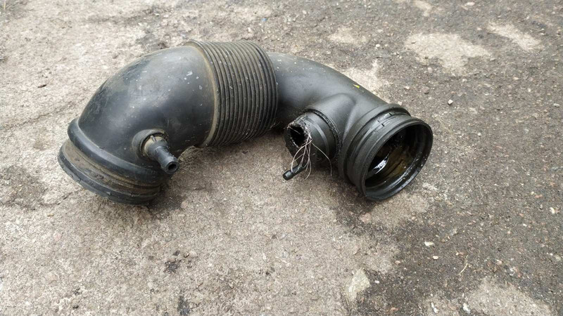 Патрубок Volkswagen Sharan  2000 універсал 2.0 Бензин 