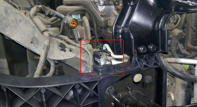 Левое крепление фары (на телевизор) Hyundai Veloster  2016 купе 0.1 Бензин Полтава