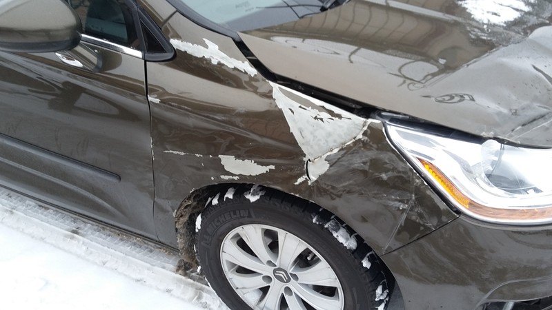 Крило Citroen C4 хэтчбек 2013 г.  1.6 л дизель Ровно