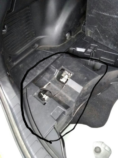 Пластик на акб Toyota Rav 4 2017 г.  2.5 л гибрид Ровно