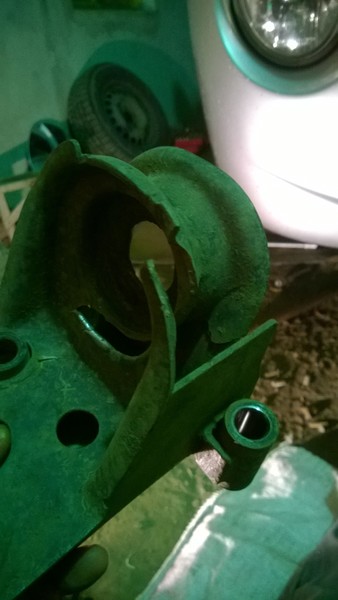 Кронштейн продольной тяги правый Hyundai H200  2000 2.5 Дизель Миколаїв