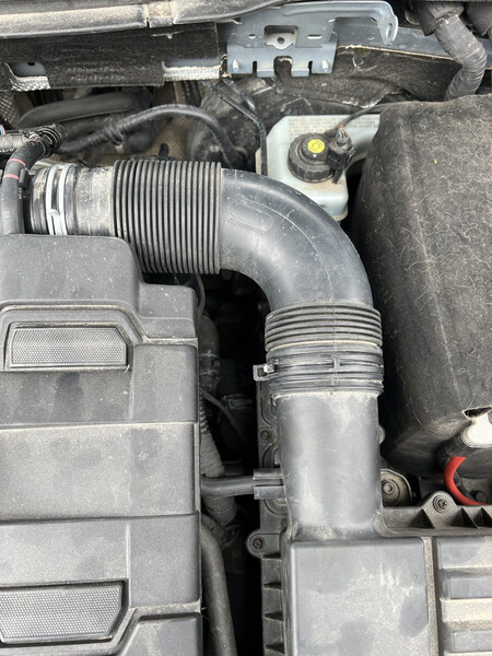 Патрубок повітроводу 1KO129684T   Volkswagen Passat, Volkswagen Touran