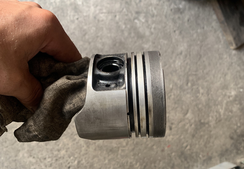 Комплект поршней Nissan Bluebird  1986 универсал 2.0 Дизель Мелитополь