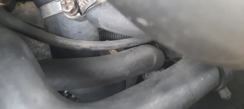 Патрубок нижній бачка антифріз Opel Omega  1993 2.6 Бензин 