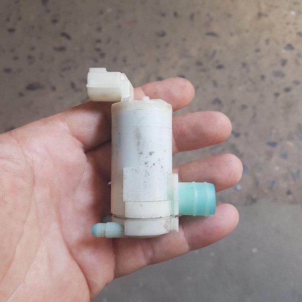 Моторчик бачка омывателя, захист мотора пластіковий Nissan Leaf  2013 хетчбек 2.2 Электро 