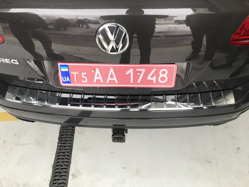 Накладка бампера Volkswagen Touareg  2012 3.0 Дизель Луцк