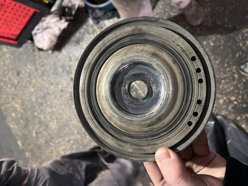 Шків коленвалу Ford Focus 2  2005 універсал 2.0 Дизель 