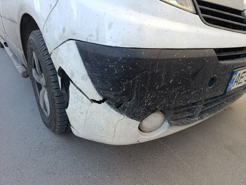 Бампер передний Opel Vivaro  2012 2.0 Дизель 