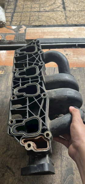 Впускной коллектор Ford Transit 1998 г.