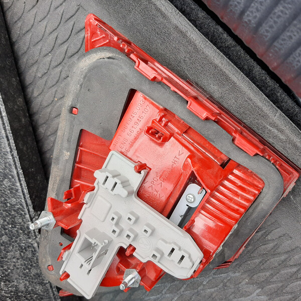 Стоп задній лівий 561.905.107   Volkswagen Passat