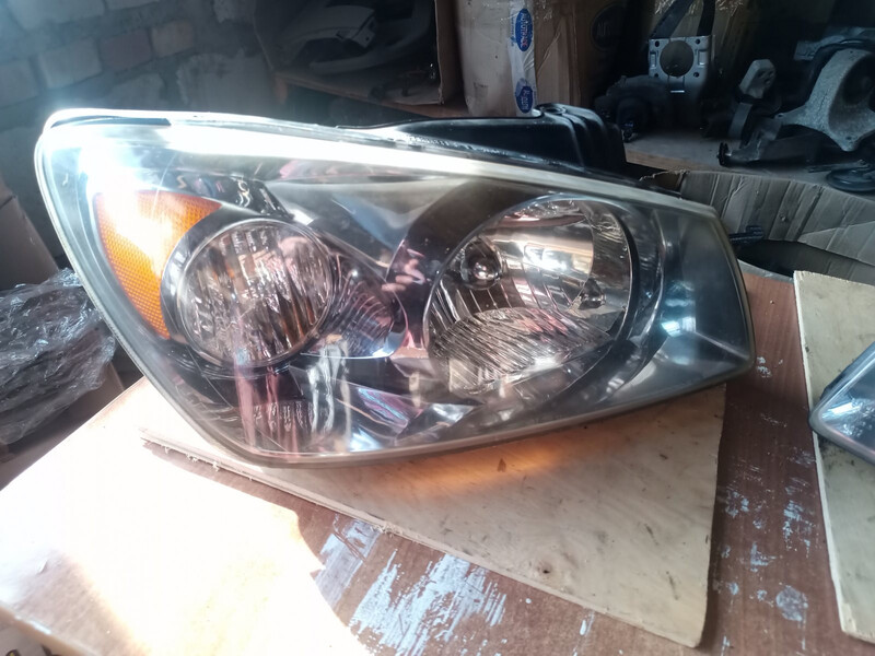 Фары передние Kia Cerato  2006 1.6 Бензин Киев