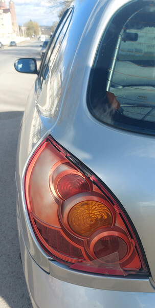 Скло заднього стопа Nissan Almera N16  2003 хэтчбек 1.6 Дизель Чортков