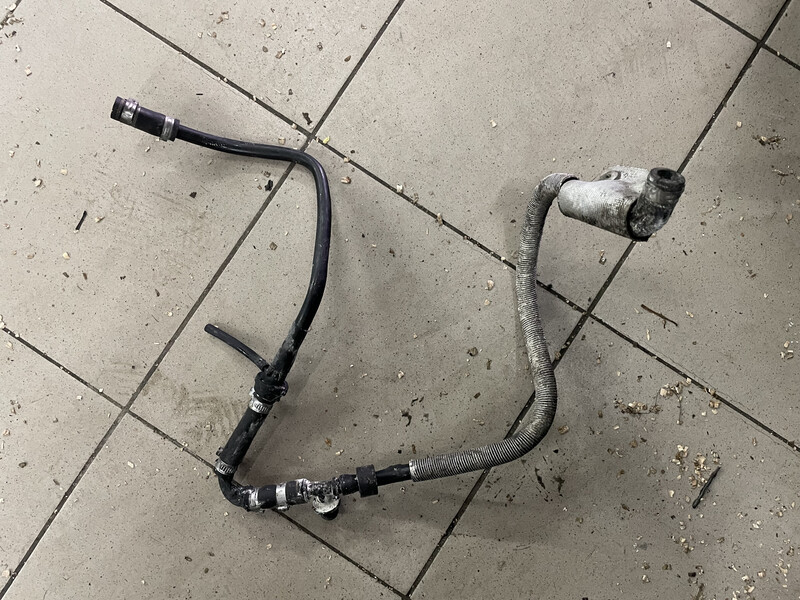 Трубка вакуумная Volkswagen Golf 4  2001 Киев