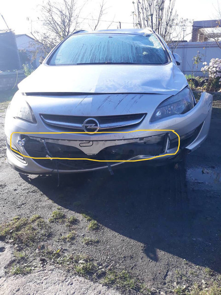 Решетка бампера Opel Astra универсал 2014 г.  1.7 л дизель Ровно