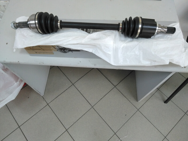 Полуось передняя левая 241409 GSP   Nissan Note