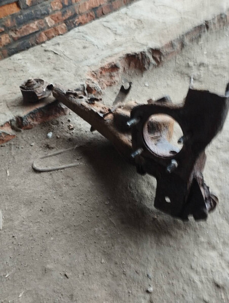 Левый задний нижний продольный рычаг Toyota RAV4  2003 2.0 Бензин 