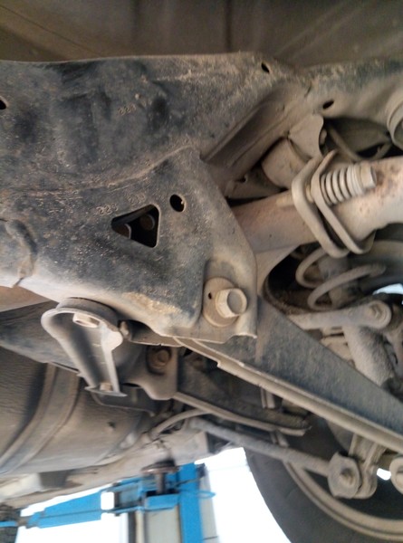 Сайлентблок нижнього важеля Mitsubishi Galant 9  2008 2.4 Бензин Херсон