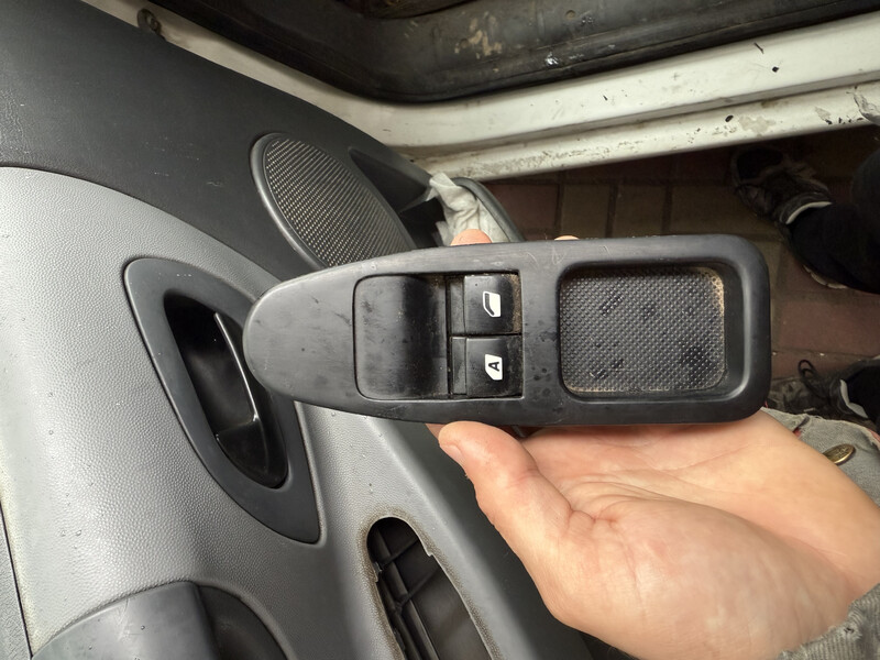 Кнопка склопідйомника Citroen Jumpy  2007 1.6 Дизель Прилуки