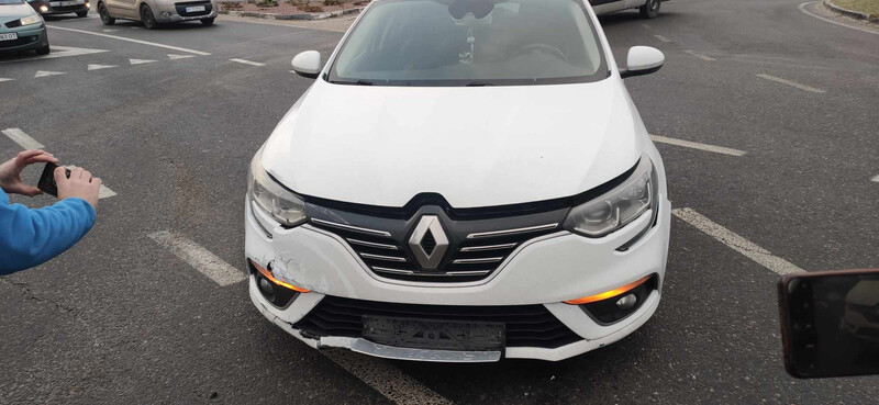 Бампер передний Renault Megane 4  2017 универсал  Электро 