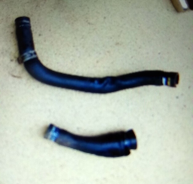 Вхідний та вихідний патрубки системи охолодження масляного теплообмінника Opel Astra H 2008 хэтчбек 1.9 Дизель Вышгород