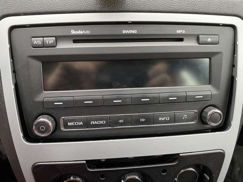 Автомагнитола Skoda Octavia A5  2009 хэтчбек 1.6 Бензин Николаев