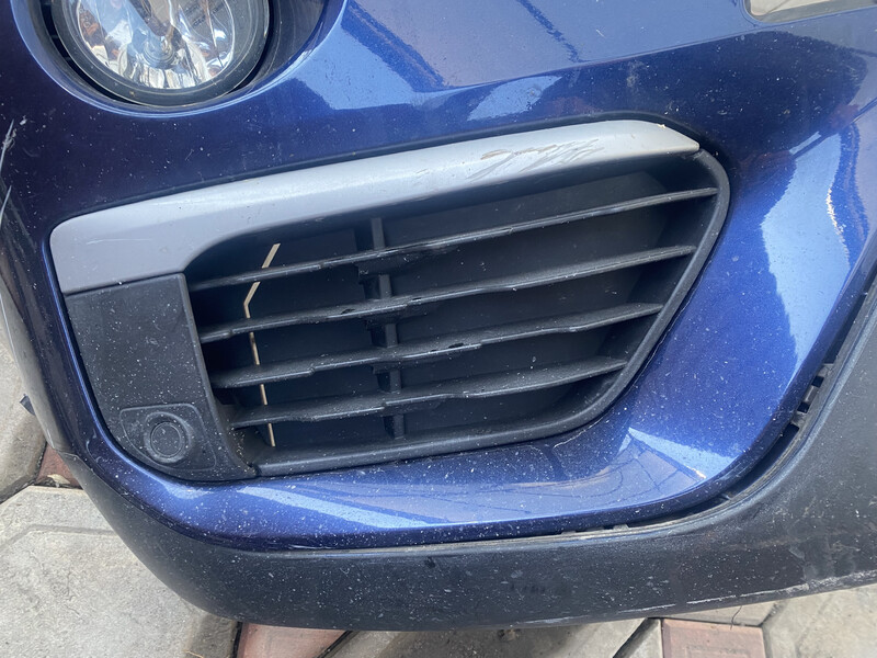 Ришетка в бампер под парктронік левая BMW X1  2016 2.0 Бензин Христиновка