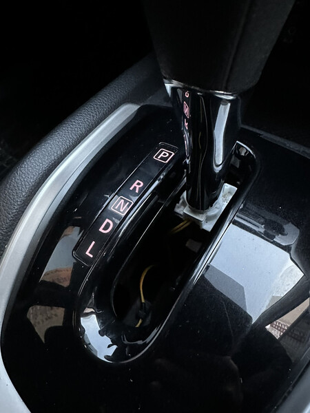 Шторка селектора Nissan Rogue  2015 2.5 Бензин Киев