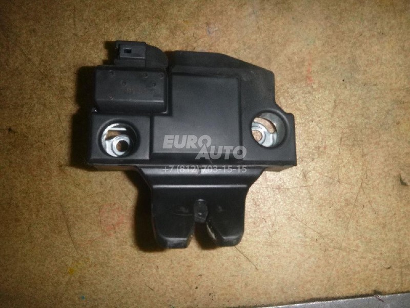 Замок дверей багажника 6460033130   Toyota Camry