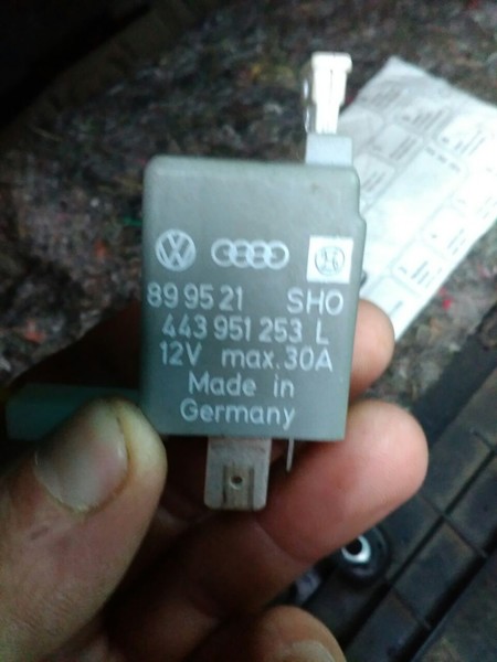 Релле 443951253l, релле 431955531 Audi 100 c4 інжектор 1991 2.3 Бензин 