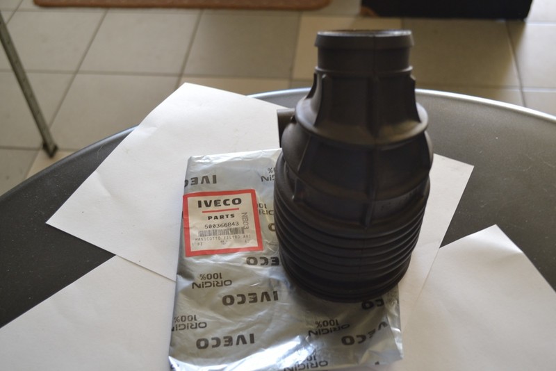 Патрубок от корпуса воздушного фильтра к турбине Iveco Daily 2003 р.  2.8 л дизель Біла Церква