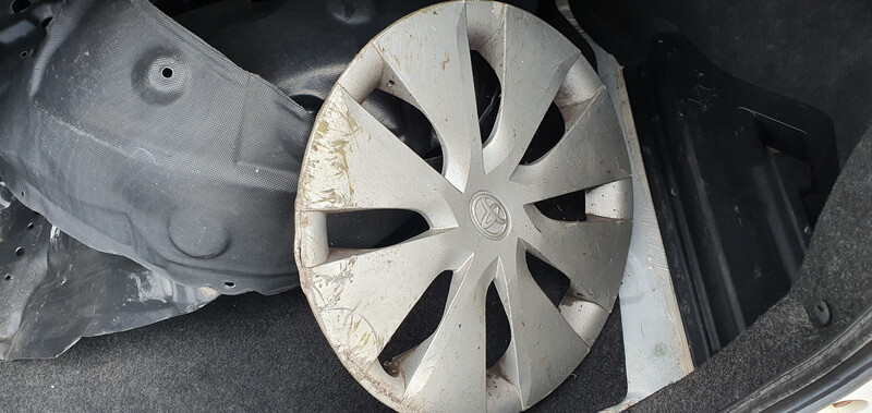 Ковпаки на диски Toyota Corolla  2012 1.6 Бензин 