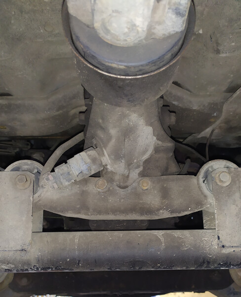 Подушка КПП Mitsubishi L 400  2000 2.5 Дизель Киевская обл, броварской р-н. с.бобрик