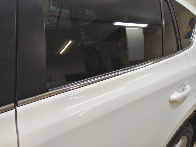 Молдинг двери Toyota Rav 4  2014 2.2 Дизель Ровно