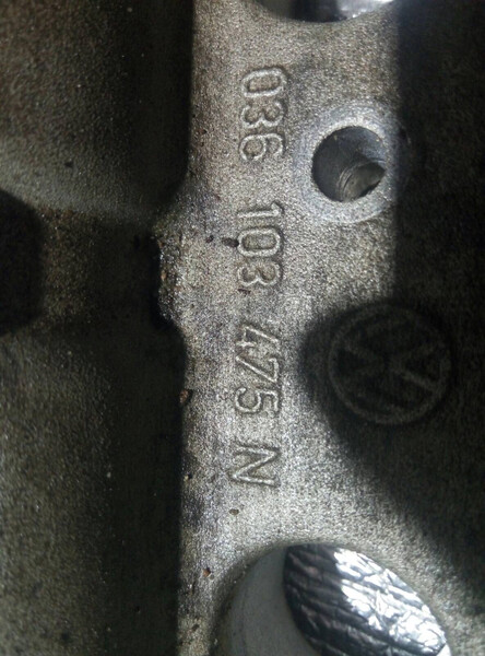 Розпредвал в корпусі Volkswagen Bora  2000 1.6 Бензин 