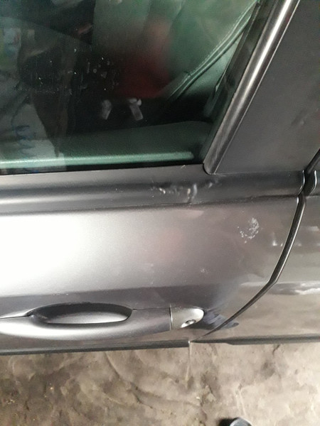 Молдинг стекла передній лівий Renault Laguna 2  2001 універсал 1.5 Дизель 