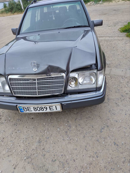 Капот Mercedes-Benz E-Class  1995 универсал 3.0 Дизель Николаев