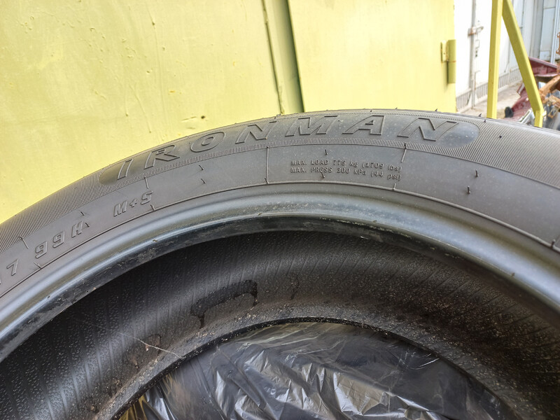 Покрышка Subaru Forester 2013 г.  2.5 л бензин Черкассы