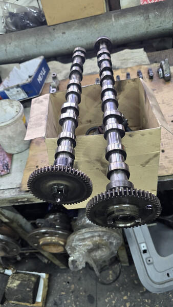 Распредвал впускной Volvo XC90 2004 г.  2.4 л дизель Ровно